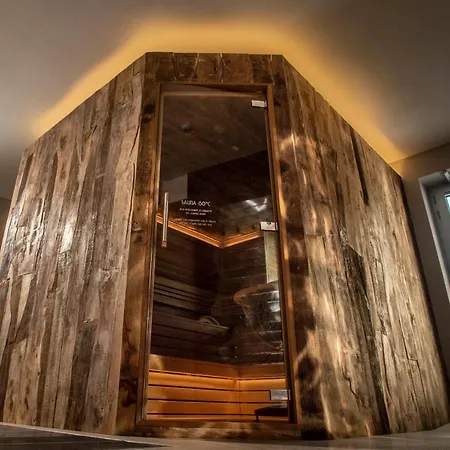 アルベルゴ カンティーン アシェリ ホテル