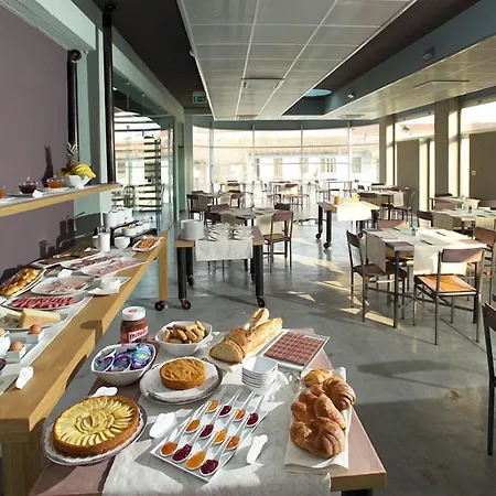 アルベルゴ カンティーン アシェリ ホテル