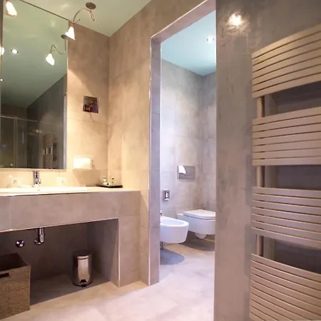 アルベルゴ カンティーン アシェリ ホテル 4*